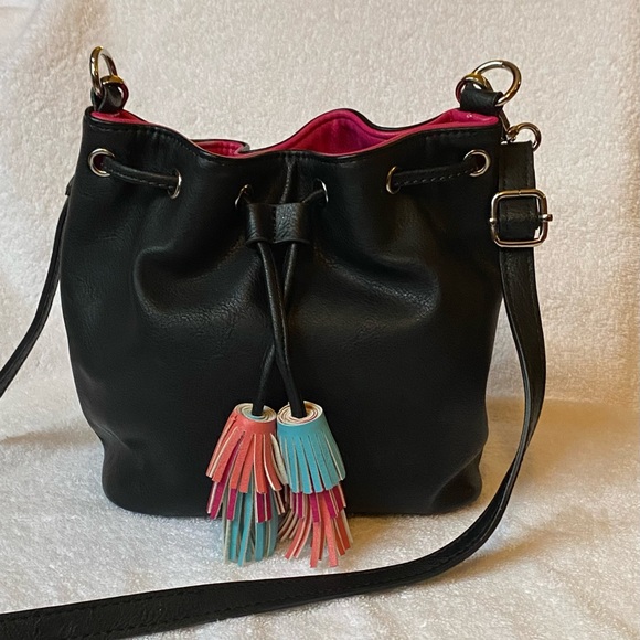 NEW! CANDIE’S “MADE TO SPARKLE” DRAWSTRING BUCKET BAG - Picture 3 of 13
